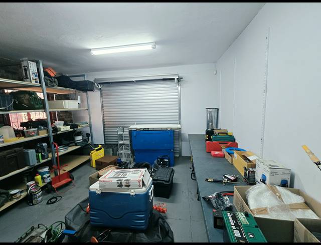 302M² WAREHOUSE FOR SALE IN KYA SANDS